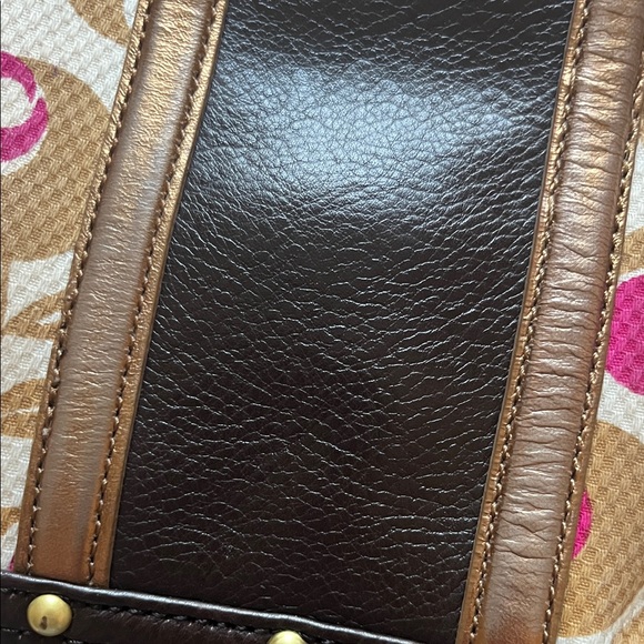 Kenneth Cole Retro Leather purse - Picture 5 of 16